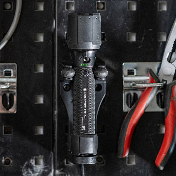 Lampe Torche Ledlenser P7R Pro 2000 Lumens - Station de Charge et USB-C NYCTALOPE