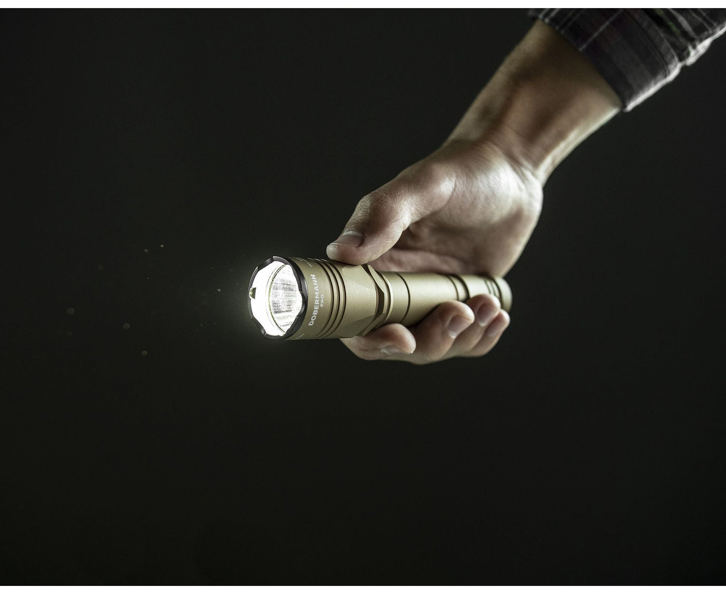 Lampe Torche Armytek Dobermann Pro SAND Magnet USB – 1400 Lumens - WARM  NYCTALOPE  