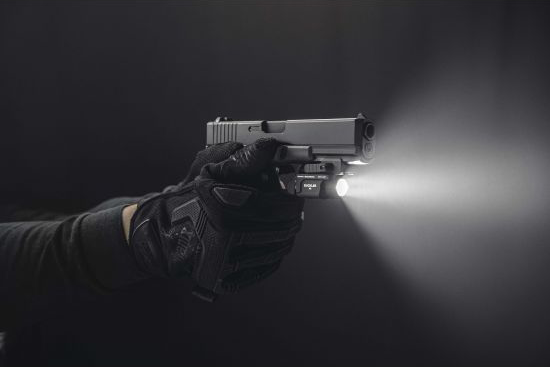 Lampe Tactique Armytek Buckler M1 700 Lumens - Montage Arme de Poing - Rechargeable Magnétique - IP67