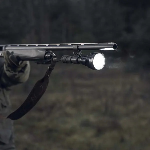 Lampe torche Armytek Barracuda Pro Max White 2800 Lumens - Portée 1000m - Rechargeable - Batterie 21700 Li-Ion  NYCTALOPE  