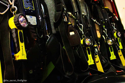 Lampe torche Nightsearcher SIGMA RA 325 Lumens - 2 modes d'éclairage - ATEX Zone 0 - Angle droit - Utilise 4 x AA (alcalines) - NYCTALOPE