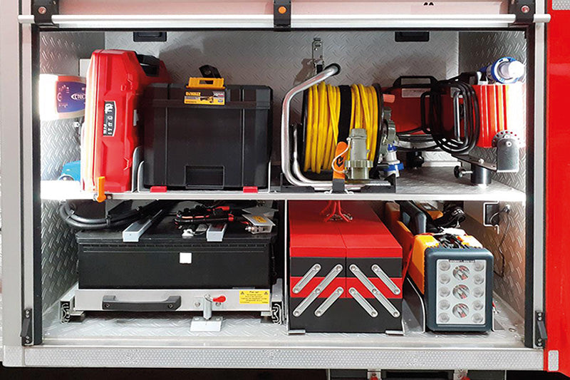 Projecteur de chantier Nightsearcher Solaris Pro rechargeable - 16 000 Lumens - 18.2 Ah - Autonomie de 24 heures - NYCTALOPE