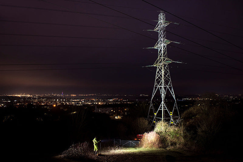 Projecteur de chantier Nightsearcher Solaris Pro rechargeable - 16 000 Lumens - 18.2 Ah - Autonomie de 24 heures - NYCTALOPE