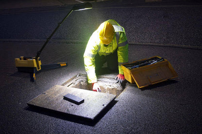 Projecteur de chantier Nightsearcher Solaris Pro X rechargeable - 16 000 Lumens - 36,4 Ah - Autonomie de 48 heures - NYCTALOPE