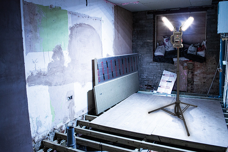 Lampe de travail NightSearcher TwinStar Connect rechargeable - 12000 Lumens - Double tête orientable - Compatible 11 marques d'outils électriques