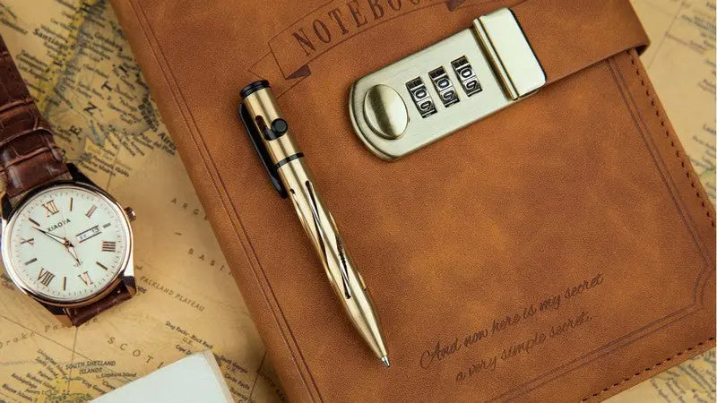 Olight O'Pen Mini - Mini stylo à bouton Type L - Rouge  NYCTALOPE  