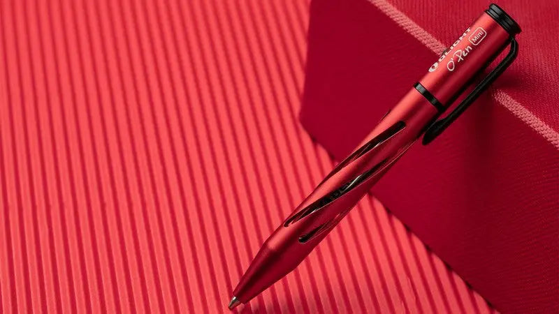 Olight O'Pen Mini - Mini stylo à bouton Type L - Rouge  NYCTALOPE  