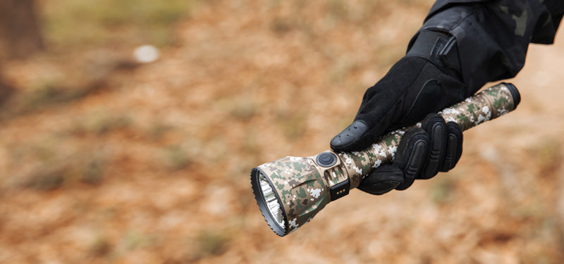 Lampe Torche Olight Javelot Turbo 2 KIT - 1800 Lumens rechargeable 1500 mètres - Lampe torche longue portée  Camouflage Digital  NYCTALOPE  