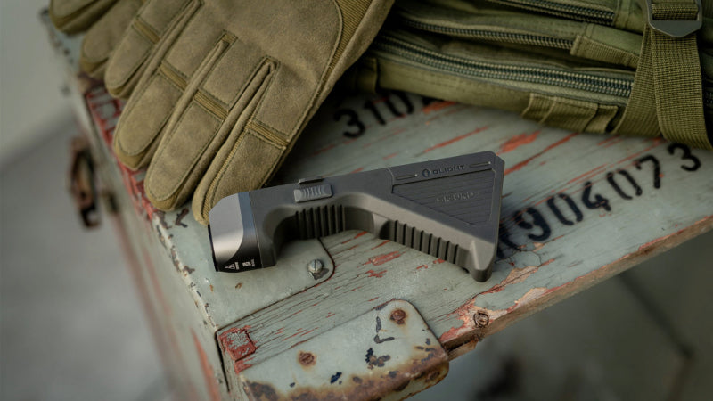 Poignée Angulaire Tactique avec Lampe Olight Sigurd – 1450 Lumens  NYCTALOPE  