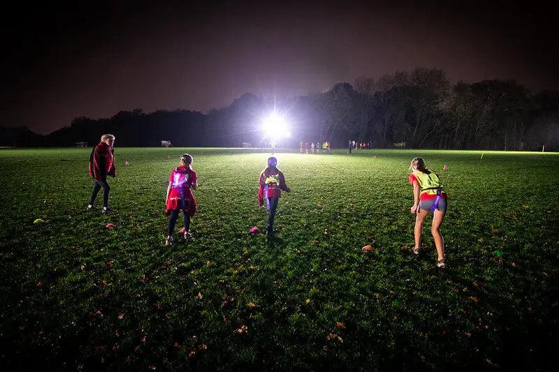 Projecteur Portable Nightsearcher SportStar Kit – 20 000 Lumens – Kit d’Éclairage Sport Rechargeable – Trépied 3,5 m - NYCTALOPE