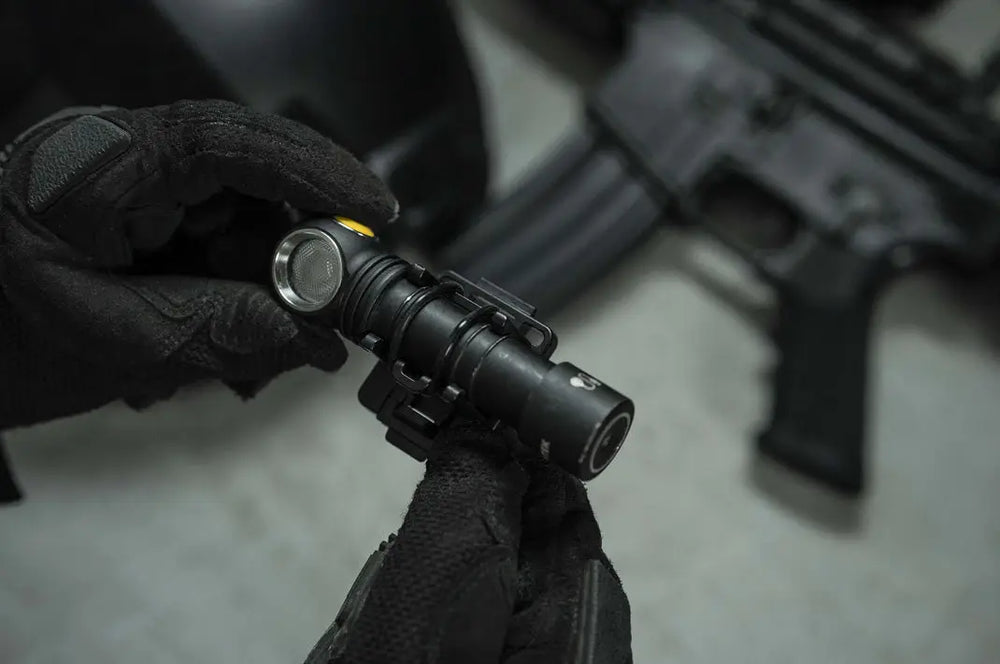 Support Armytek AHM-05 pour casque équipé d'un NVG Shroud pour lampe Wizard et Elf  NYCTALOPE  