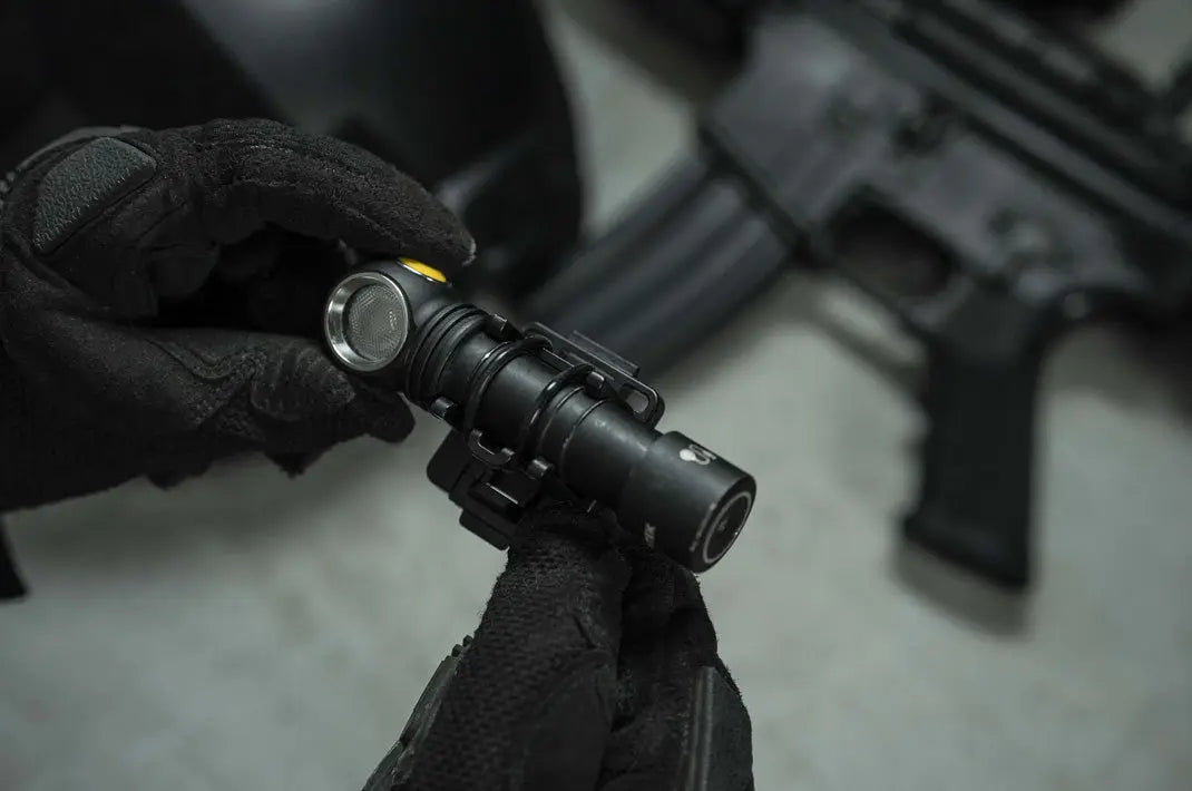 Support Armytek AHM-05 pour casque équipé d'un NVG Shroud pour lampe Wizard et Elf  NYCTALOPE  