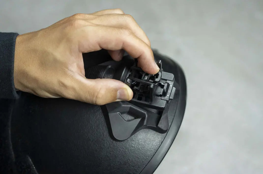 Support Armytek AHM-05 pour casque équipé d'un NVG Shroud pour lampe Wizard et Elf  NYCTALOPE  