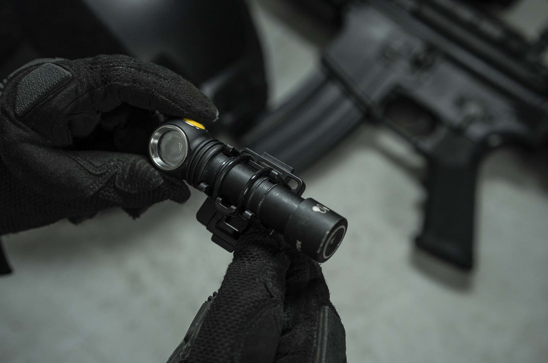 Support Armytek AHM-05 pour casque équipé d'un NVG Shroud pour lampe Wizard et Elf  NYCTALOPE  