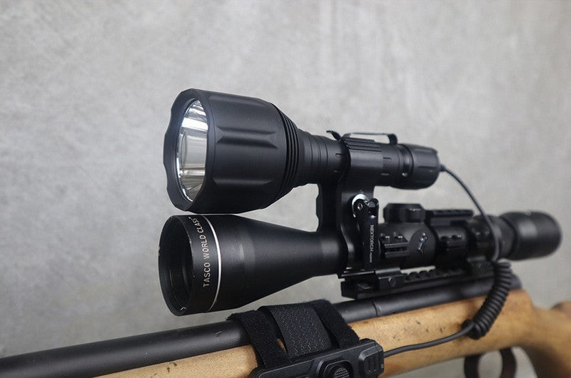 Lampe Torche tactique Nextorch T7 MAX SET - 1200 Lumens rechargeable - Kit chasse - portée 1100 mètres  NYCTALOPE  