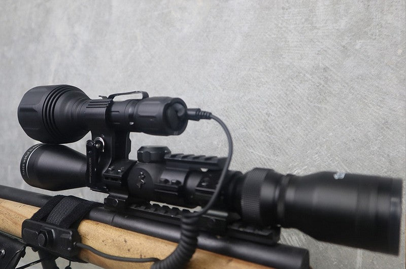 Lampe Torche tactique Nextorch T7 MAX SET - 1200 Lumens rechargeable - Kit chasse - portée 1100 mètres  NYCTALOPE  