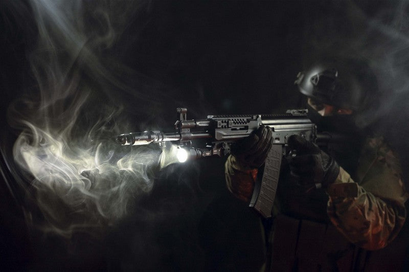 Lampe torche tactique Armytek Parma C2 Pro - 1500 Lumens  NYCTALOPE  