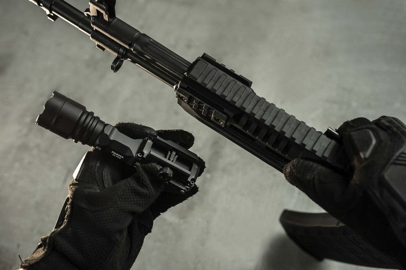 Lampe torche tactique Armytek Parma C2 Pro - 1500 Lumens  NYCTALOPE  