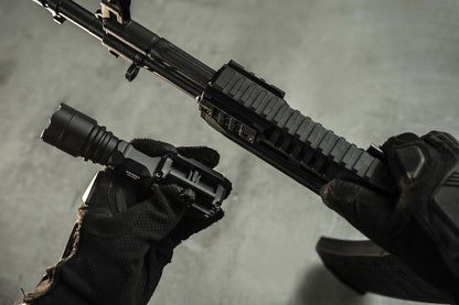 Lampe torche tactique Armytek Parma C2 Pro - 1500 Lumens  NYCTALOPE  