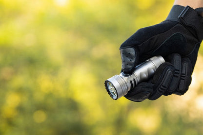 Lampe Torche Olight SEEKER 4 Mini Titane - 1200 Lumens - Edition Limitée  NYCTALOPE  