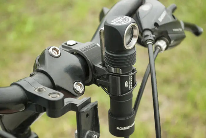 Support de lampe Armytek ABM01 guidon Vélo et VTT - NYCTALOPE
